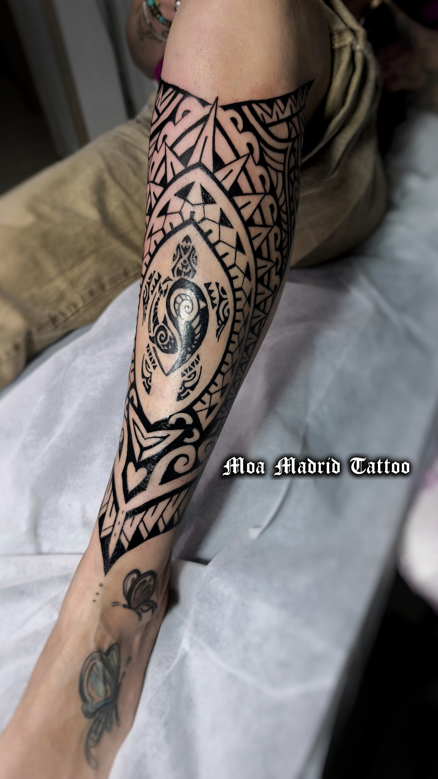 Tatuaje maorí samoano con tortuga