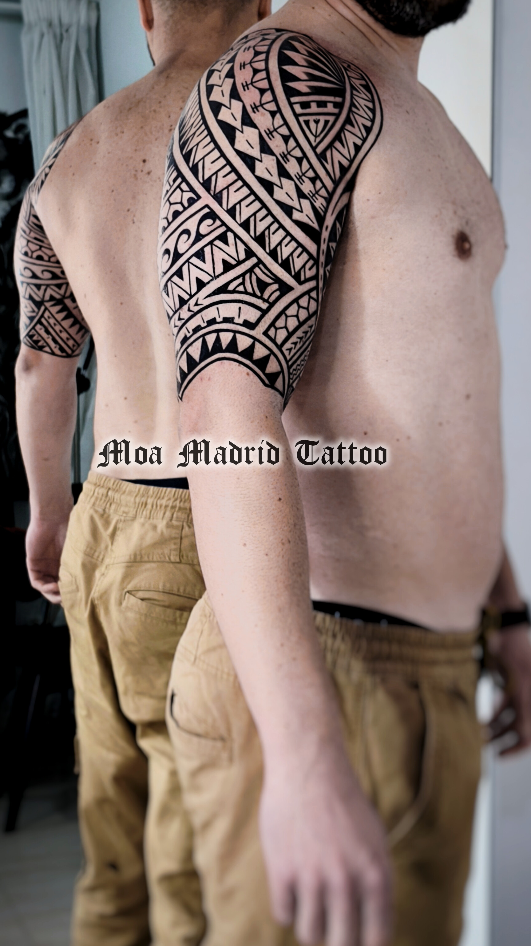 Tatuaje samoano en el brazo