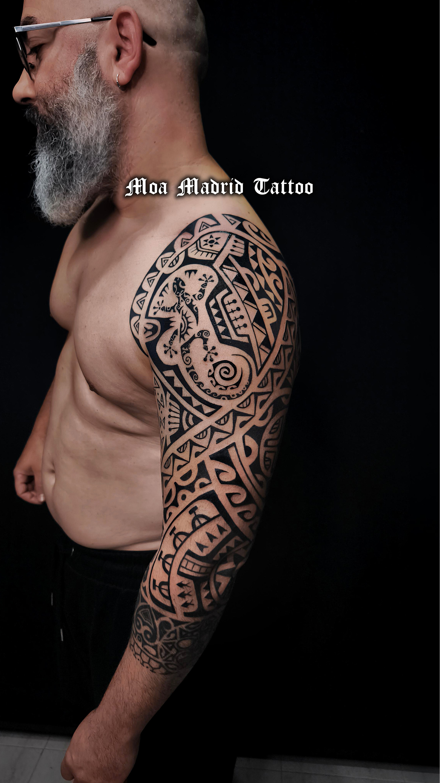 Tatuaje de gecko en parte superior del diseño