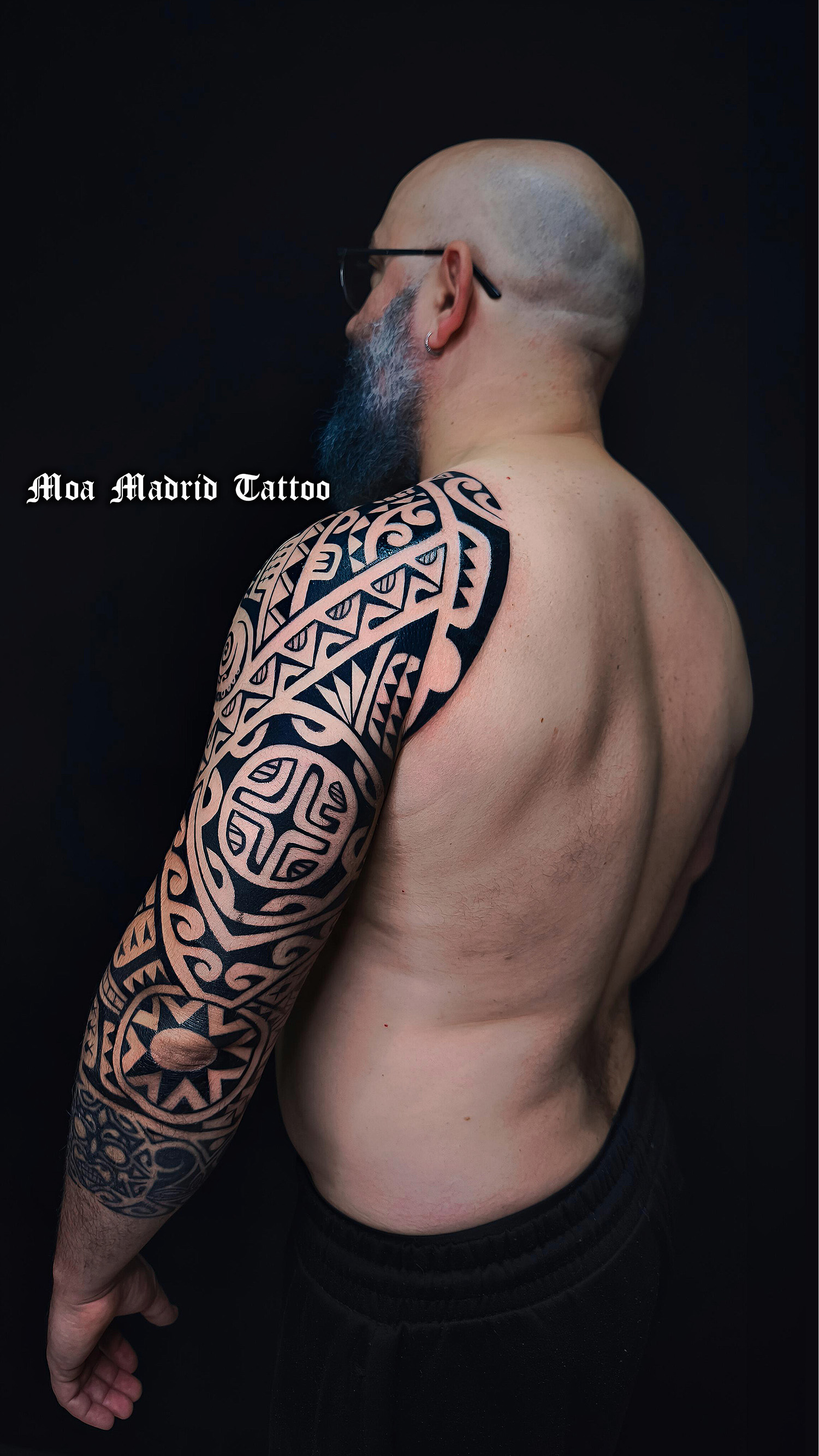 La cruz marquesana representa el equilibrio; el sol, la energía