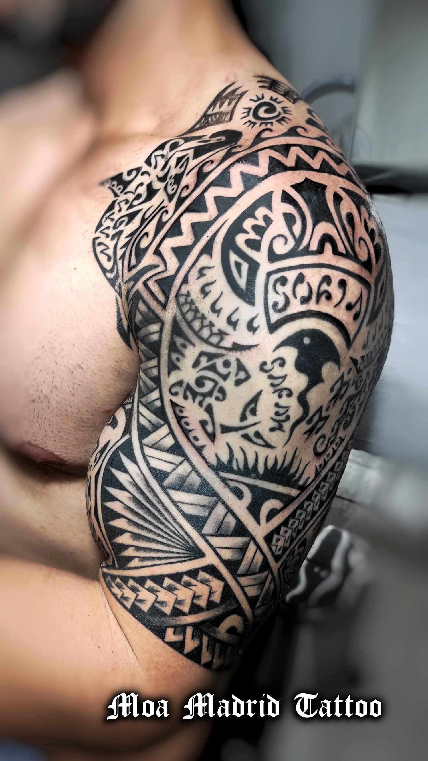 Tatuaje estilo polinesio